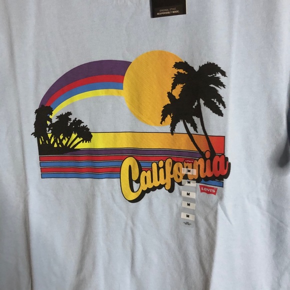 NWT!- Levi vintage vibe California tee - Picture 4 of 5